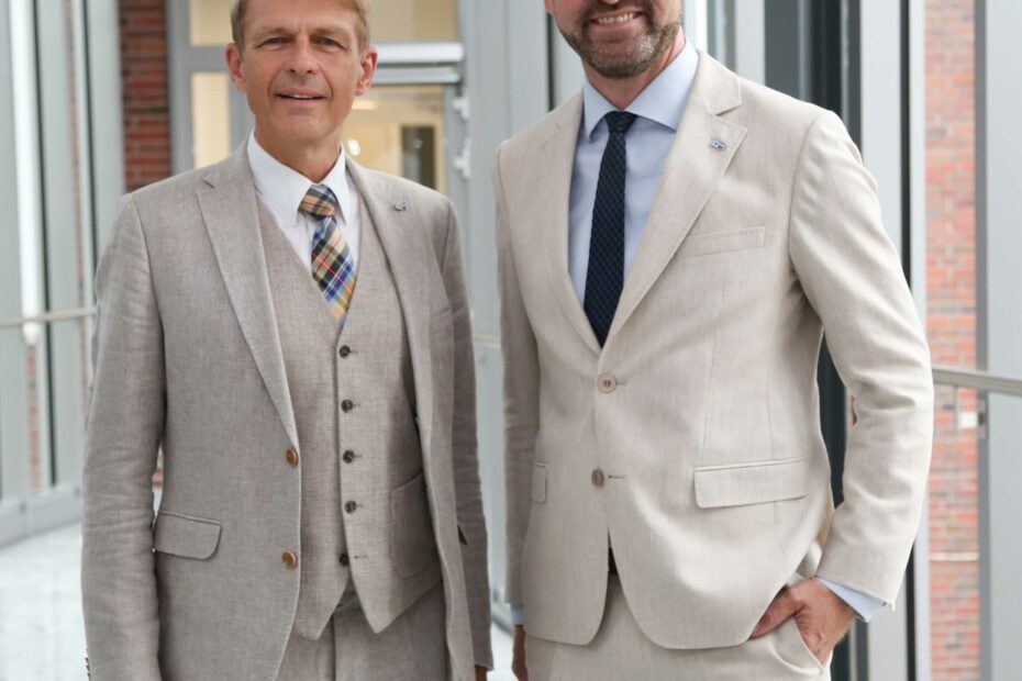 Grußwort von IHK Präsident Dr. Bernhard Brons und Hauptgeschäftsführer Max-Martin Deinhard