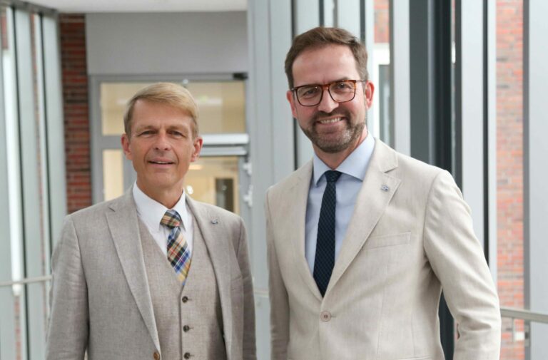 Grußwort von IHK Präsident Dr. Bernhard Brons und Hauptgeschäftsführer Max-Martin Deinhard